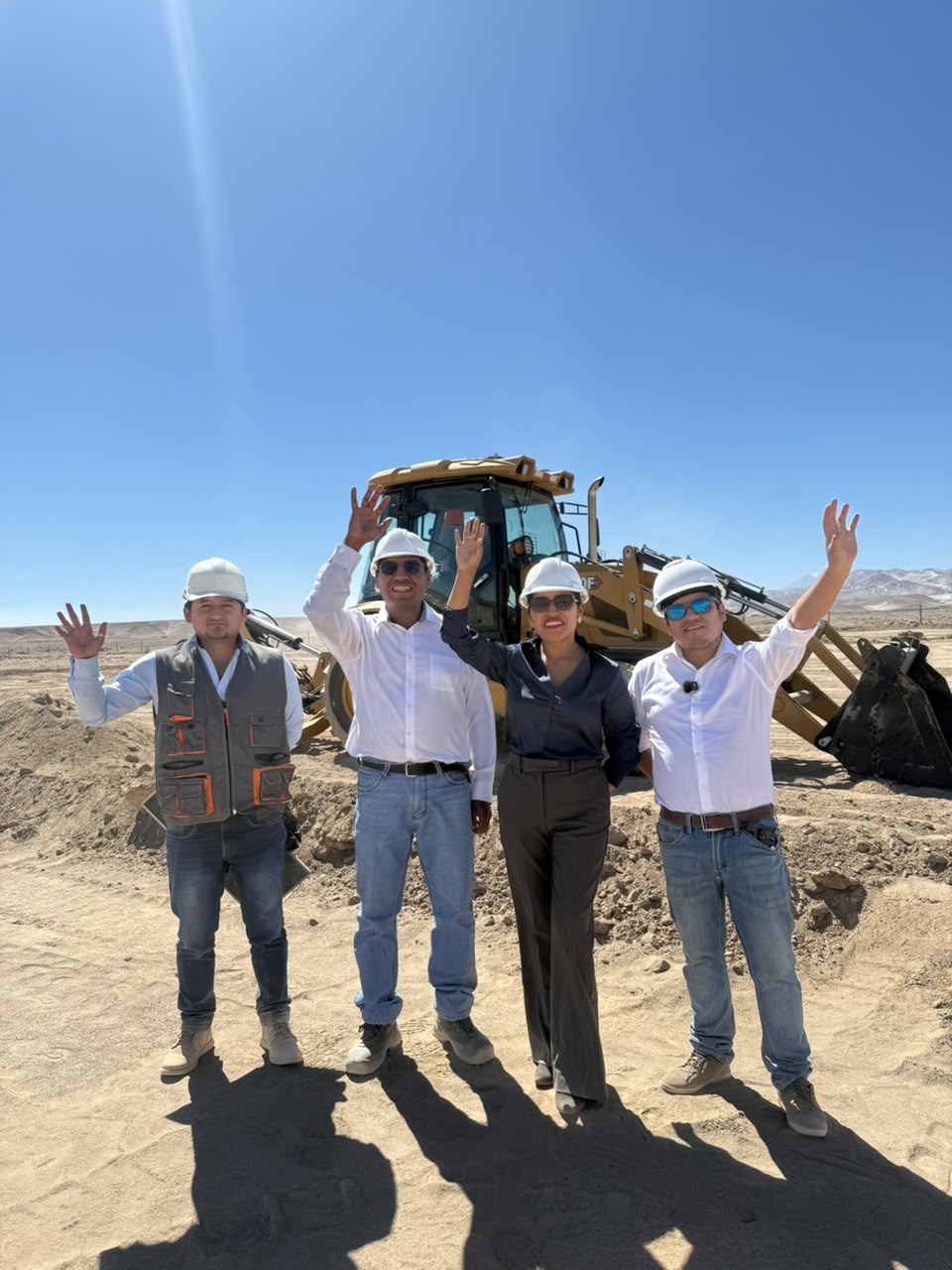 Maquinaria en obra en el terreno de Aurora