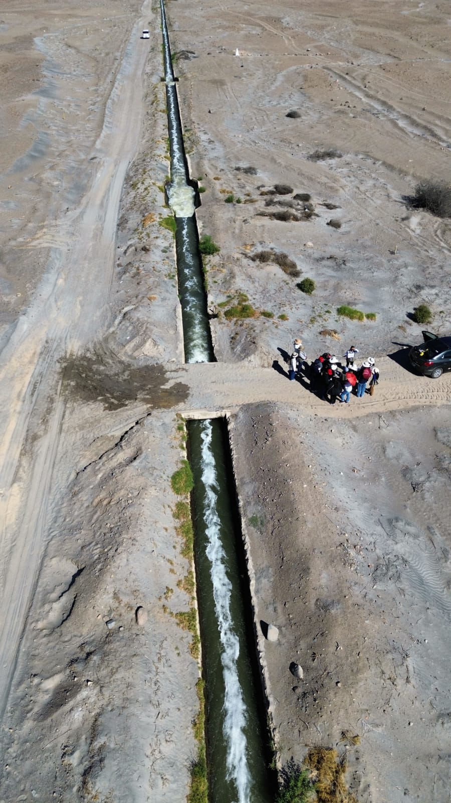 Canal de irrigación junto al proyecto Aurora del Valle